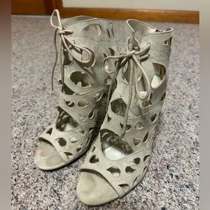 Aldo tan fancy high heals size 8.5